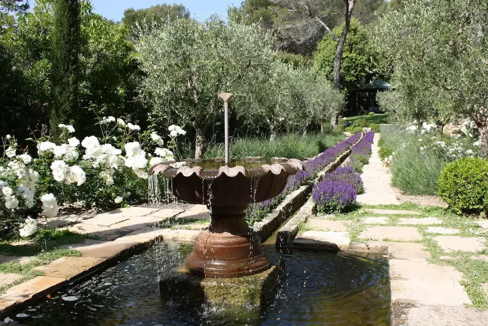 Fontaine et bassin paysager réalisés par ADN Paysage